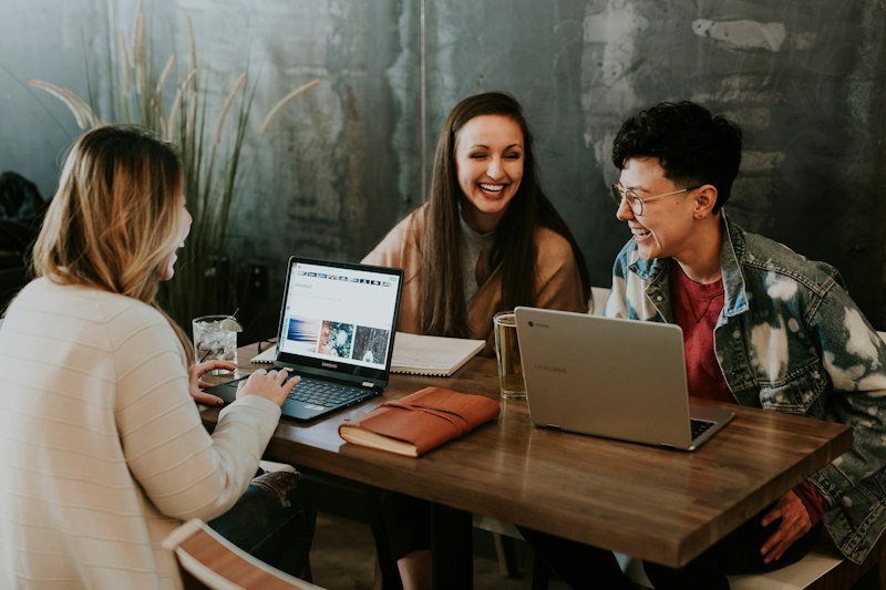Adultes en cours de français